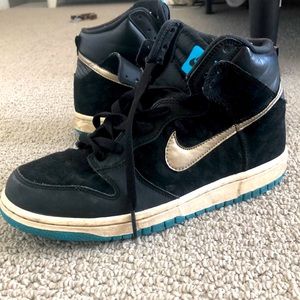 Nike dunk hi size 6 M